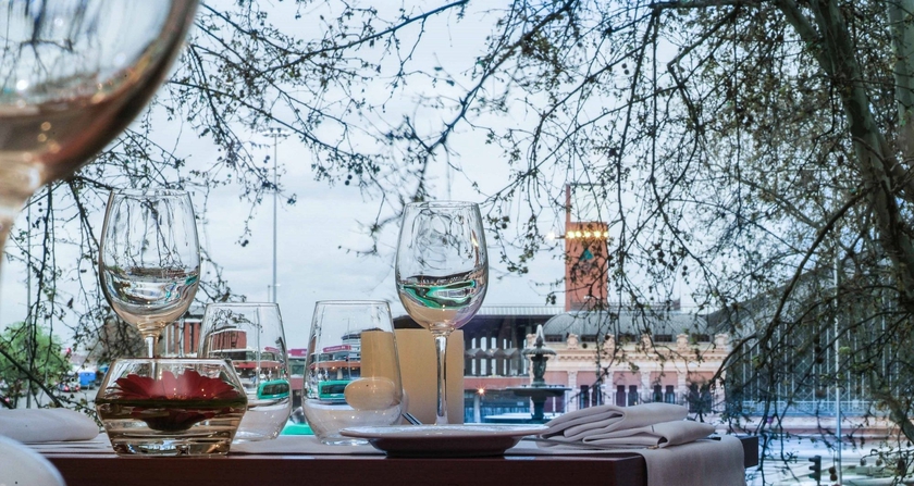 Imagen del bar/restaurante del Hotel NH Madrid Nacional. Foto 9