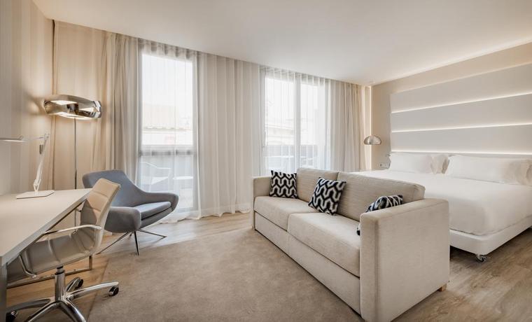 Imagen de la habitación del Hotel NH Malaga. Foto 11