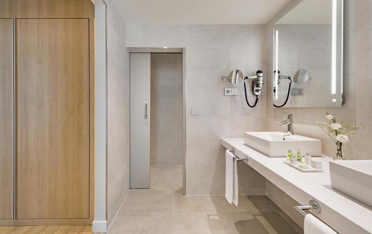 Imagen de la habitación del Hotel NH Malaga. Foto 12