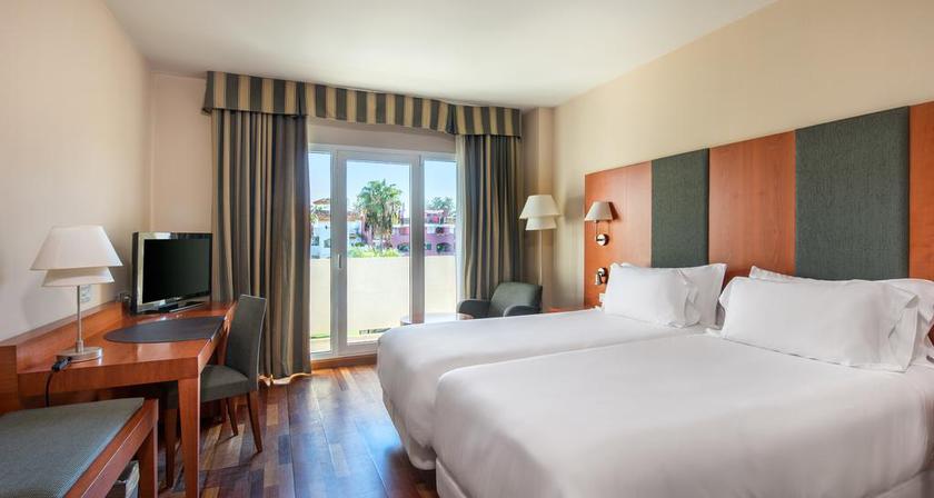 Imagen de la habitación del Hotel NH Marbella. Foto 12