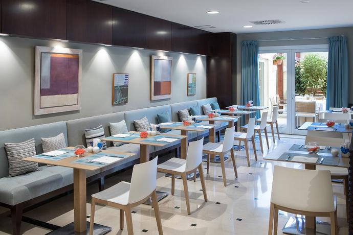 Imagen del bar/restaurante del Hotel NH Marbella. Foto 9