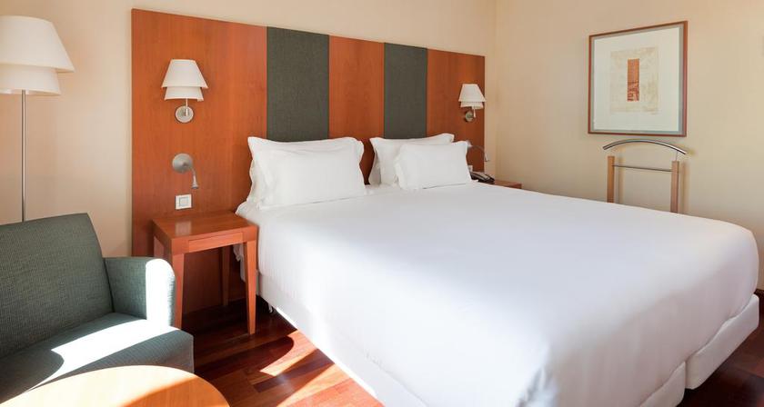 Imagen de la habitación del Hotel NH Marbella. Foto 13