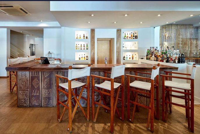 Imagen del bar/restaurante del Hotel NH Marina Portimao Resort. Foto 2