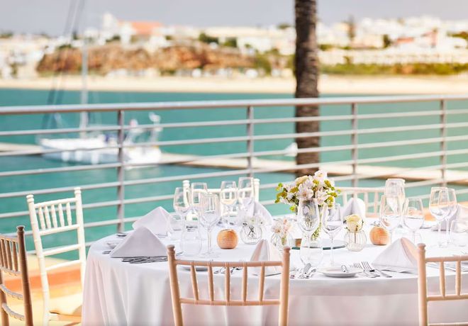 Imagen del bar/restaurante del Hotel NH Marina Portimao Resort. Foto 5