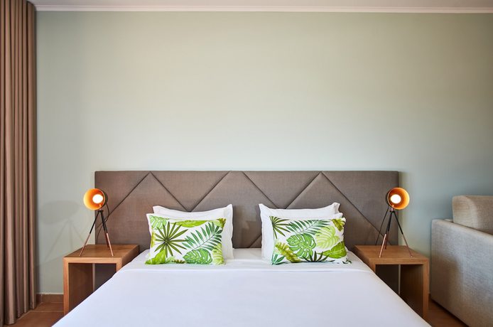 Imagen de la habitación del Hotel NH Marina Portimao Resort. Foto 13