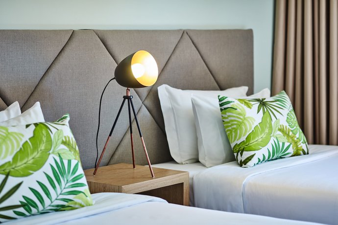 Imagen de la habitación del Hotel NH Marina Portimao Resort. Foto 20