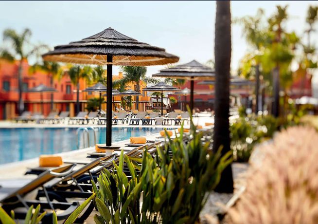 Imagen de la piscina del Hotel NH Marina Portimao Resort. Foto 25