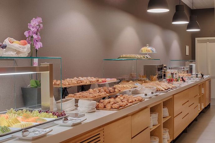 Imagen del bar/restaurante del Hotel NH Milano Corso Buenos Aires. Foto 2