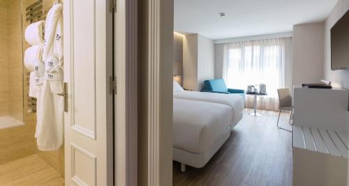Imagen de la habitación del Hotel NH Oviedo Principado. Foto 2