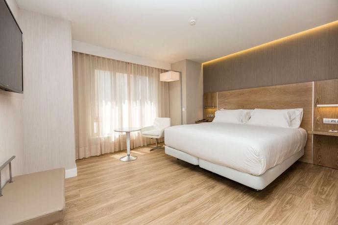 Imagen de la habitación del Hotel NH Oviedo Principado. Foto 5