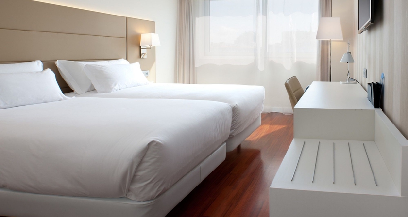 Imagen de la habitación del Hotel NH Pamplona Iruña Park. Foto 7
