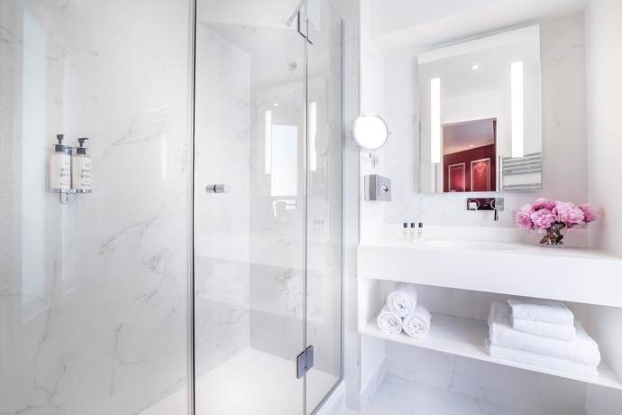 Imagen de la habitación del Hotel NH Paris Champs-Elysées. Foto 4