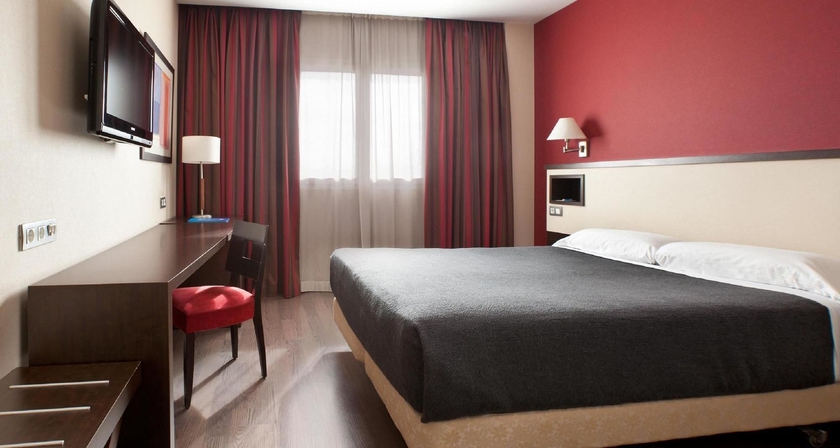 Imagen de los exteriores del Hotel NH Parla. Foto 10