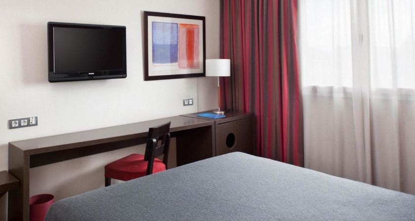 Imagen de la habitación del Hotel NH Parla. Foto 4