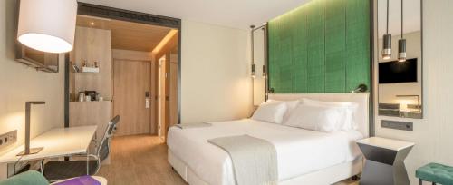 Imagen de la habitación del Hotel NH Porto Jardim. Foto 9