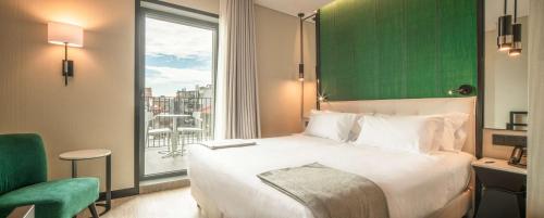 Imagen de la habitación del Hotel NH Porto Jardim. Foto 13