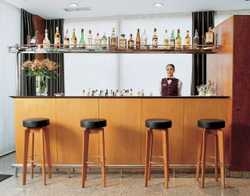 Imagen del bar/restaurante del Hotel NH Prisma. Foto 2