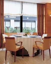 Imagen del bar/restaurante del Hotel NH Prisma. Foto 3