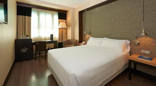 Imagen de la habitación del Hotel NH Sants Barcelona. Foto 6