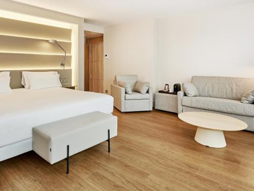 Imagen de la habitación del Hotel NH Sants Barcelona. Foto 9