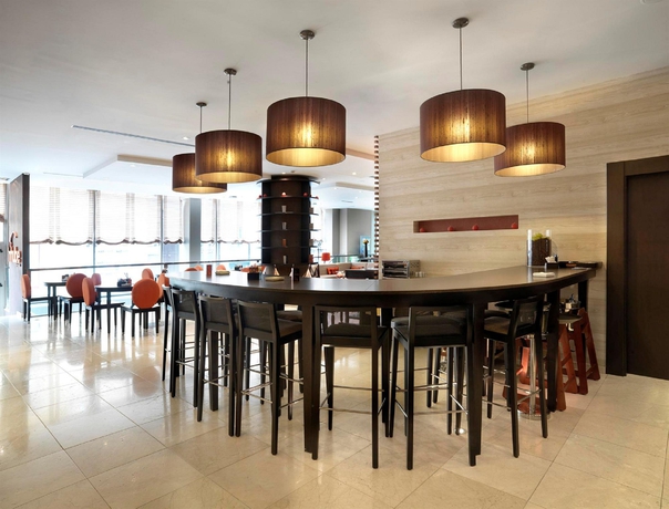 Imagen del bar/restaurante del Hotel NH Tenerife. Foto 4