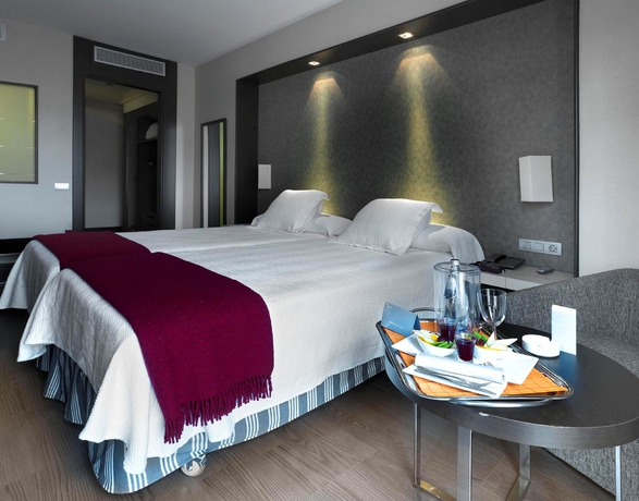 Imagen de la habitación del Hotel NH Tenerife. Foto 6
