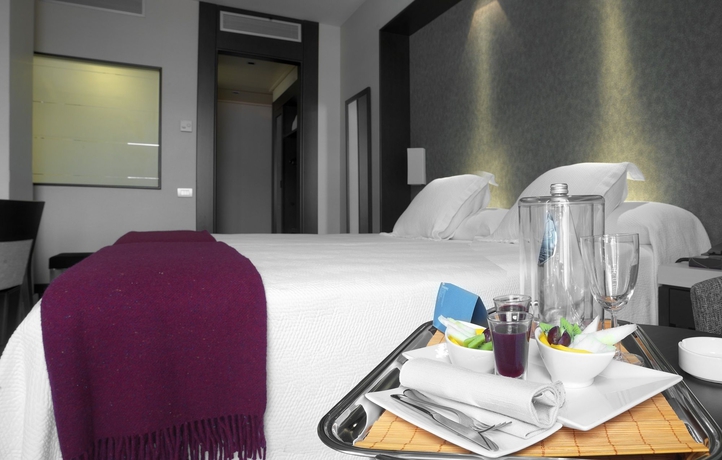 Imagen de la habitación del Hotel NH Tenerife. Foto 7