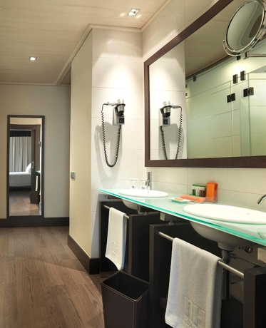 Imagen de la habitación del Hotel NH Tenerife. Foto 9