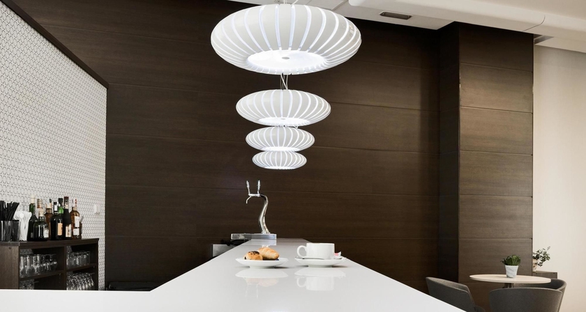 Imagen del bar/restaurante del Hotel NH Valencia Center. Foto 2