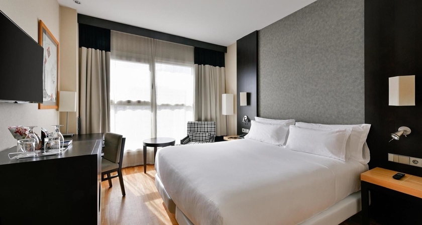 Imagen de los exteriores del Hotel NH Valencia Center. Foto 10