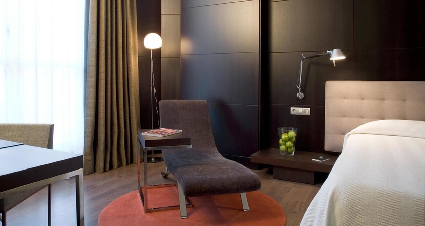 Imagen de la habitación del Hotel NH Valencia Center. Foto 9