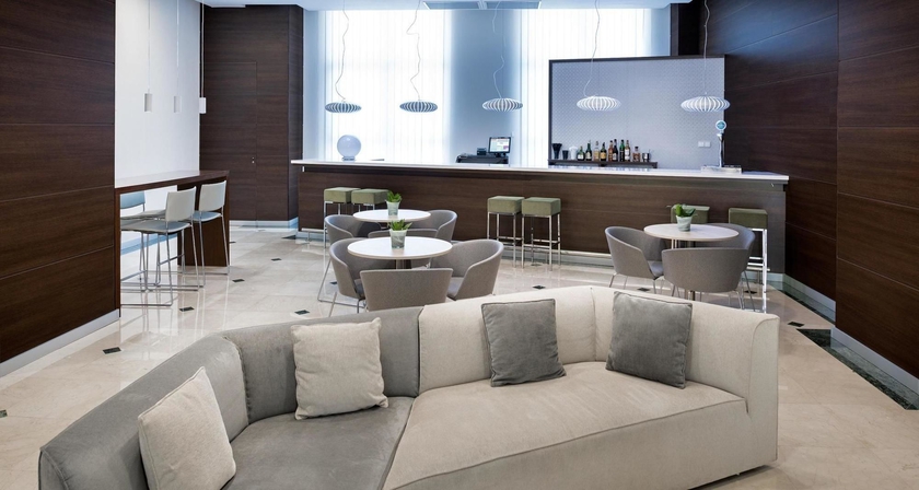 Imagen del bar/restaurante del Hotel NH Valencia Center. Foto 6