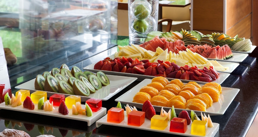 Imagen del bar/restaurante del Hotel NH Valencia Las Artes. Foto 4