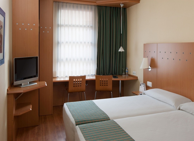 Imagen de la habitación del Hotel NH Valencia Las Ciencias. Foto 6