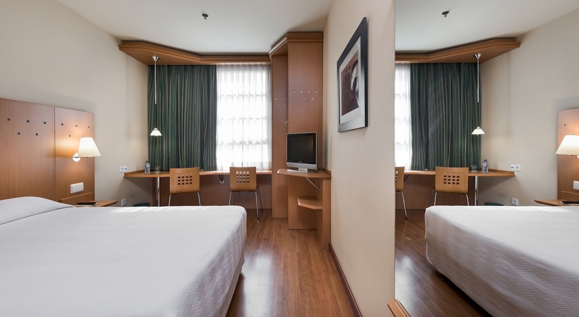 Imagen de la habitación del Hotel NH Valencia Las Ciencias. Foto 10