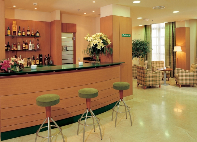 Imagen del bar/restaurante del Hotel NH Valencia Las Ciencias. Foto 4