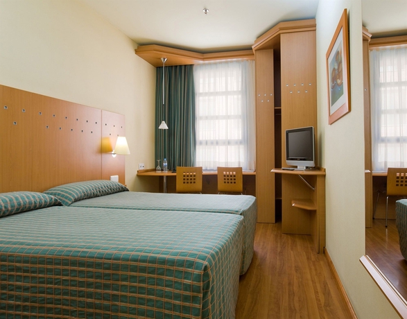 Imagen de la habitación del Hotel NH Valencia Las Ciencias. Foto 13