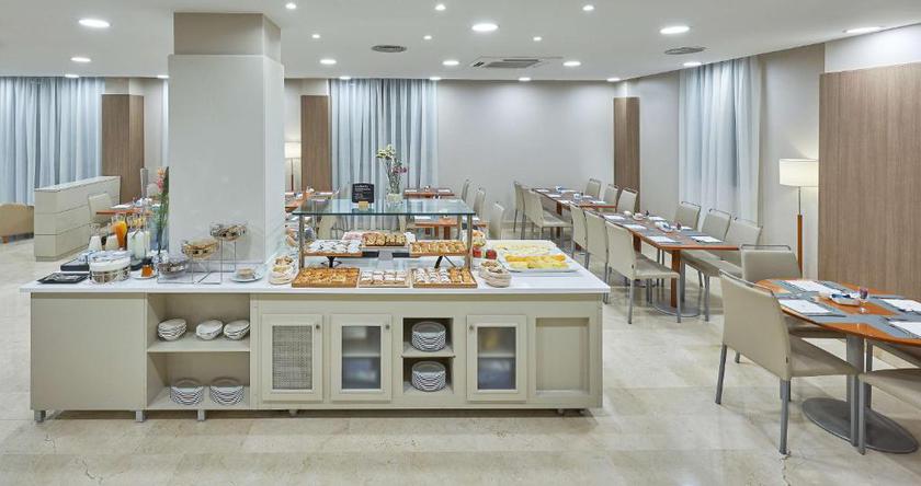 Imagen de los interiores del Hotel NH Valencia Las Ciencias. Foto 9