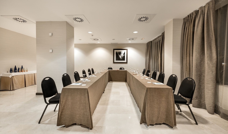 Imagen de los interiores del Hotel NH Valladolid Bálago. Foto 6