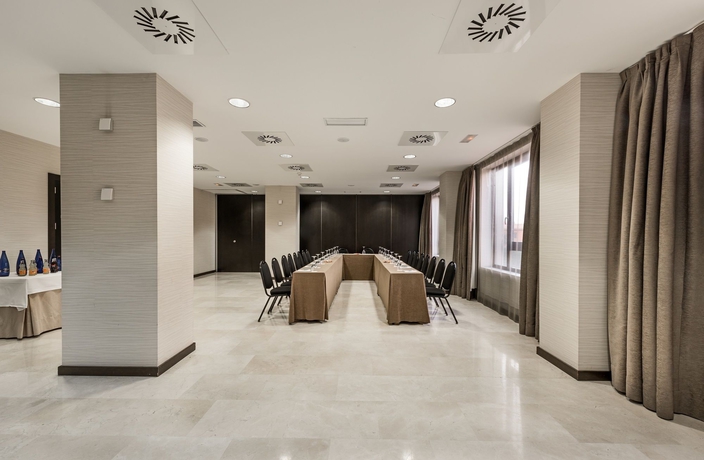 Imagen de los interiores del Hotel NH Valladolid Bálago. Foto 8