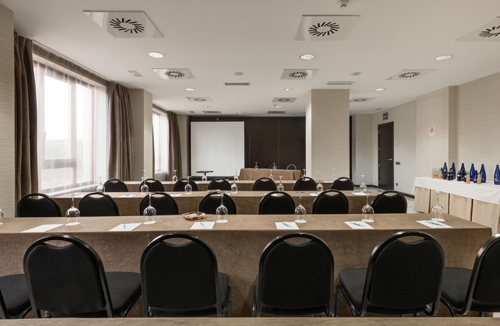 Imagen de los interiores del Hotel NH Valladolid Bálago. Foto 10