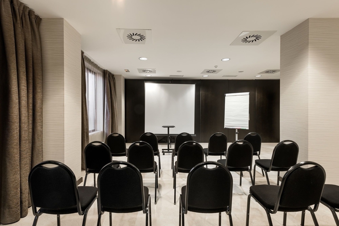 Imagen de los interiores del Hotel NH Valladolid Bálago. Foto 12