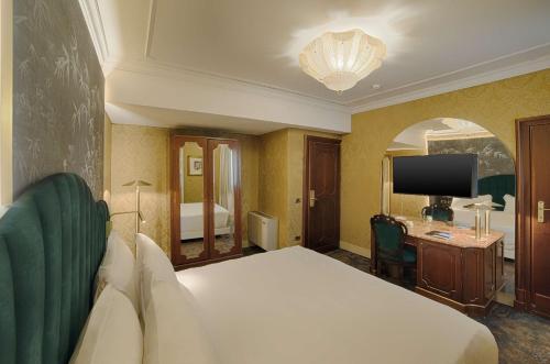 Imagen de la habitación del Hotel NH Venezia Santa Lucia. Foto 6