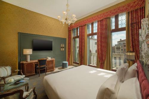 Imagen de la habitación del Hotel NH Venezia Santa Lucia. Foto 17