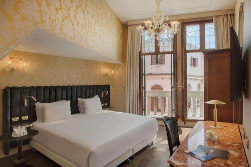 Imagen de la habitación del Hotel NH Venezia Santa Lucia. Foto 18