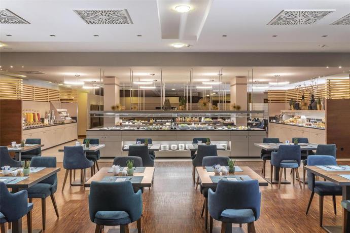 Imagen del bar/restaurante del Hotel NH Vienna Airport Conference Center. Foto 3