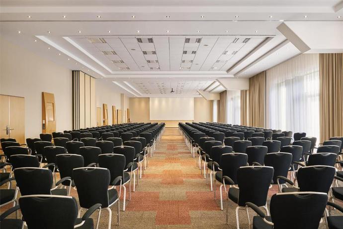 Imagen de los interiores del Hotel NH Vienna Airport Conference Center. Foto 12