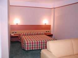 Imagen de la habitación del Hotel NICOTEL. Foto 3