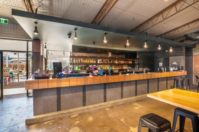 Imagen del bar/restaurante del Hotel NIGHTCAP AT OCEAN BEACH HOTEL. Foto 3