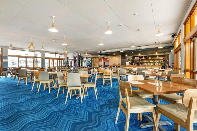 Imagen del bar/restaurante del Hotel NIGHTCAP AT OCEAN BEACH HOTEL. Foto 6